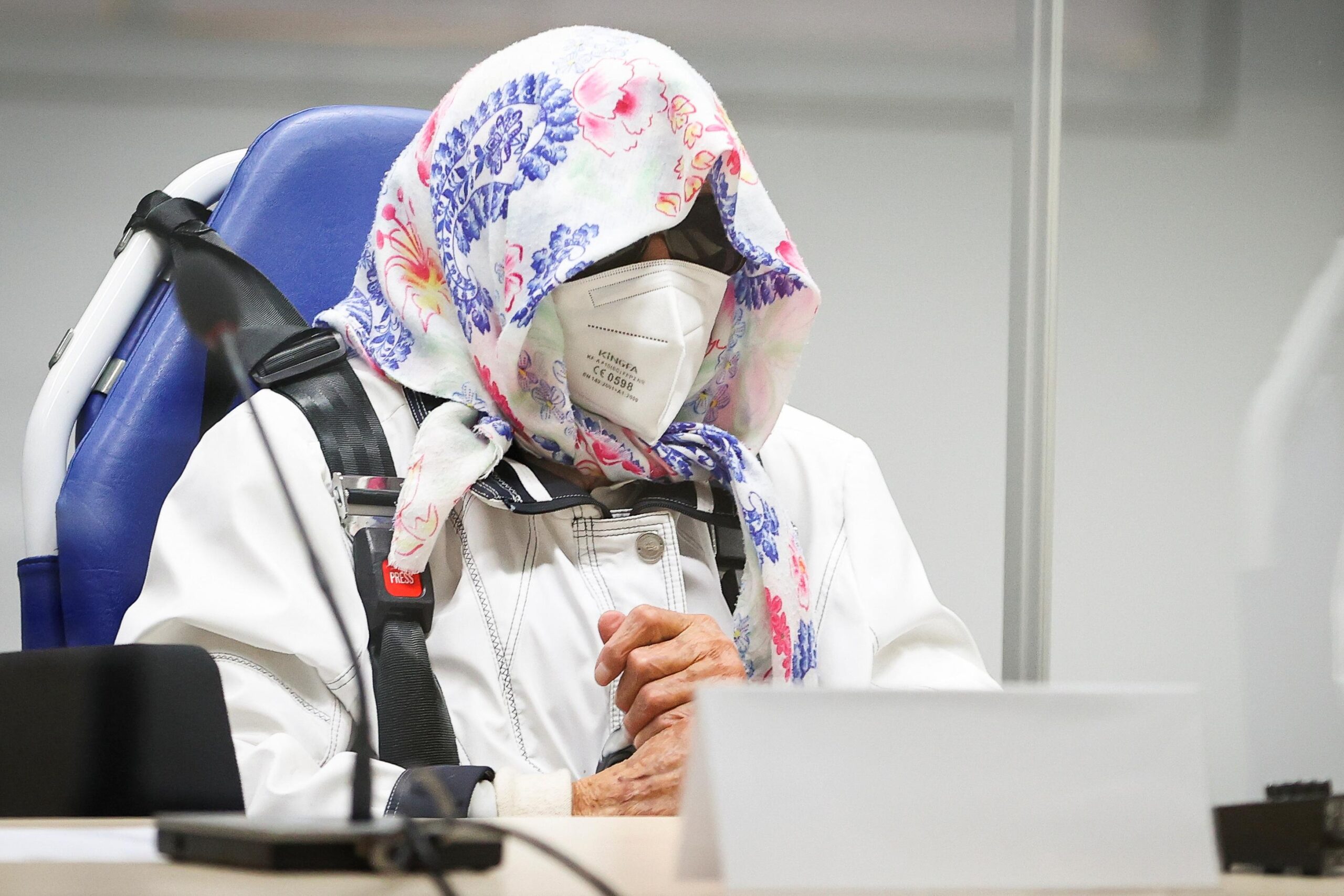 Irmgard Furchner: Nazi typist guilty of complicity in 10,500 murders