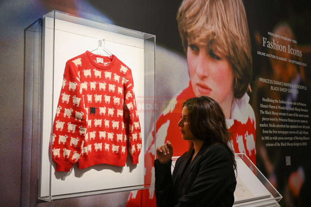 Iconic Princess Diana’s Black Sweater Sells for $1.1 Million at Sotheby’s Auction, Shattering Expectations
